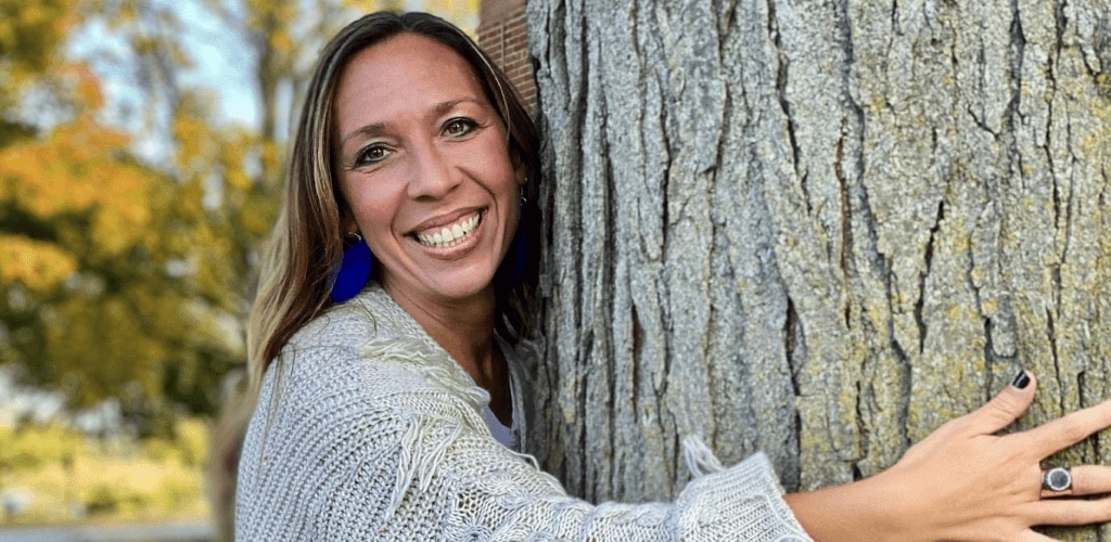 woman hugging tree being dumb